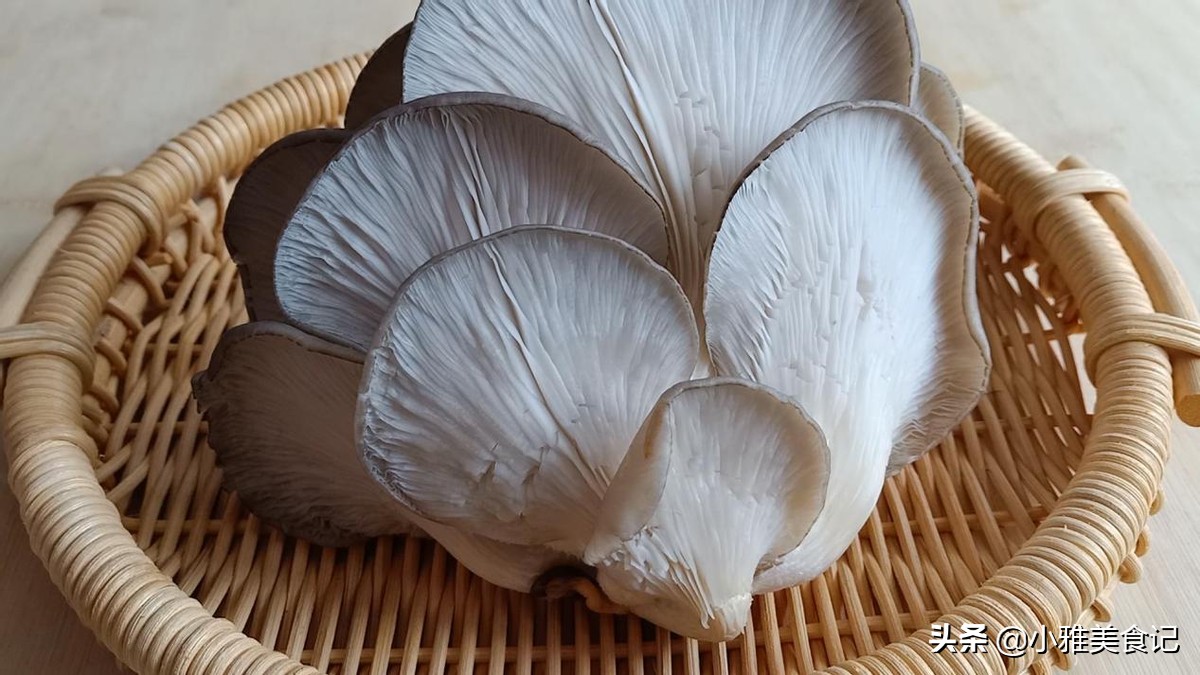 蘑菇加鸡蛋油菜做法,鸡蛋炒蘑菇的家常做法大全图解