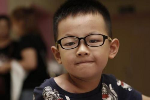 孩子近视了怎么办呀,12岁孩子近视怎么办