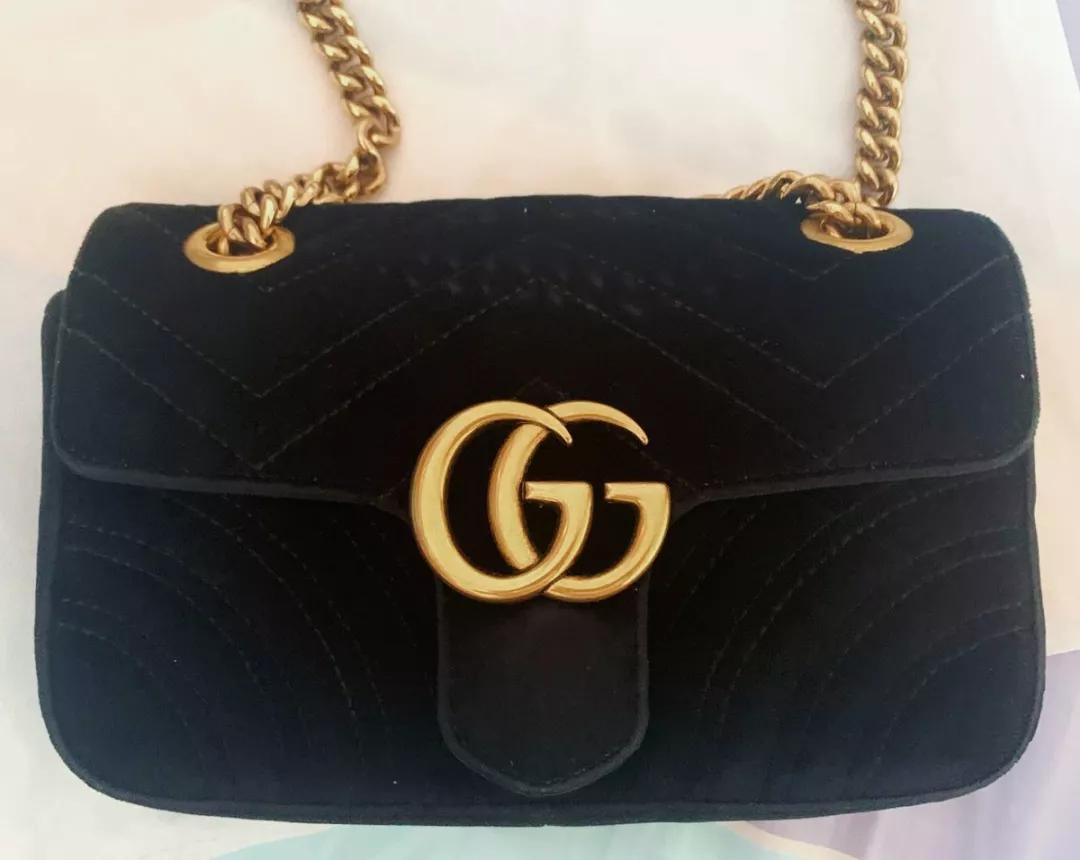 被奢侈品PUA的消费者：万元包开裂正常追求耐用可耻？