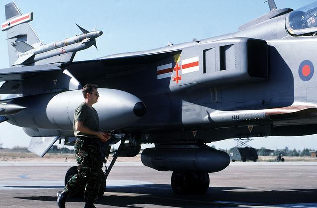 记忆中国空军,记忆中飞得很低的飞机