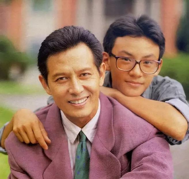 张震爸爸年轻的时候照片 (香港演员张震他爸)