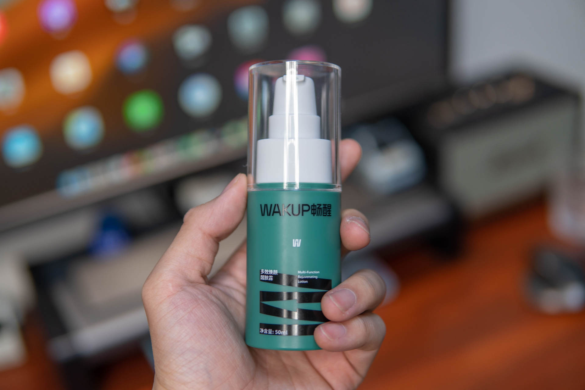 打工男孩的精致日常:一瓶十效,简单高效的畅醒多效焕颜醒肤露