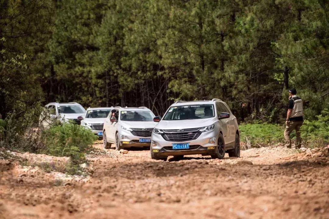 驾驶雪佛兰白色探界者环游世界,雪佛兰探界者1.5试驾视频最新