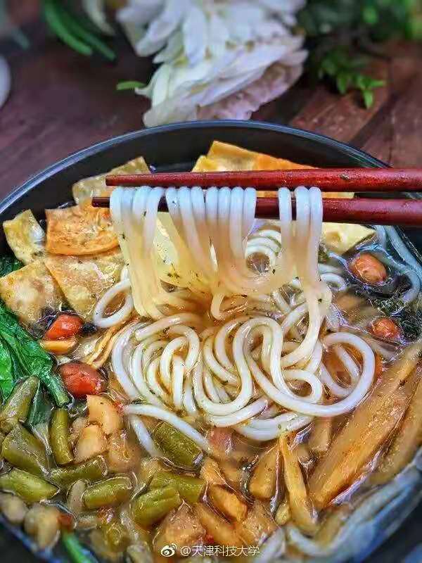 天津最馫大学食堂:晚上吃啥?给你安排的明明白白