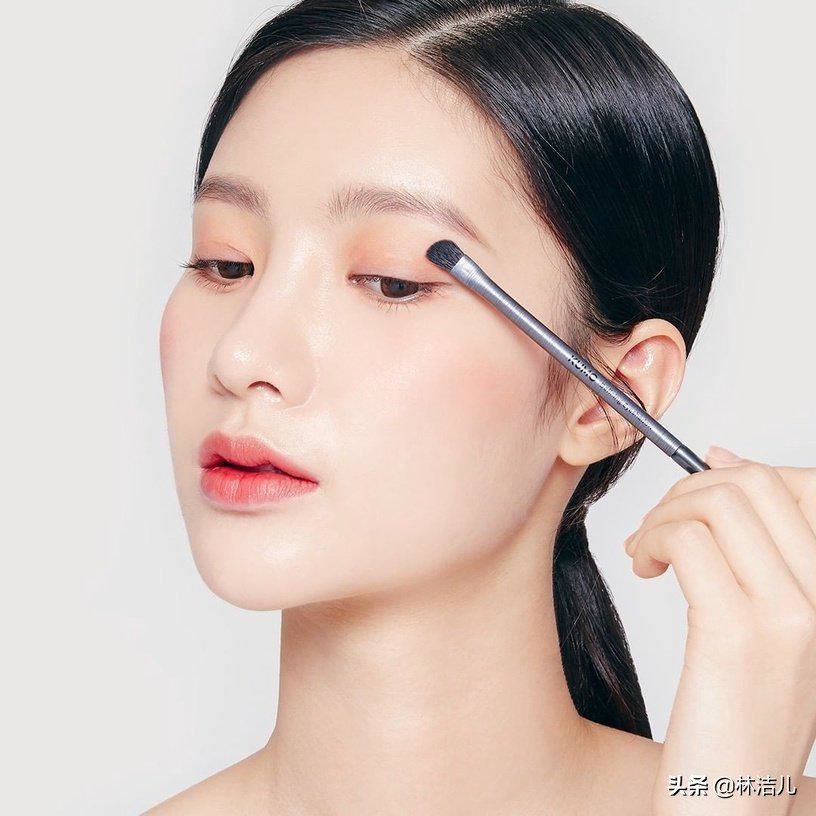 周冬雨单眼皮小眼睛怎么画眼妆,周冬雨眼睛同款放大妆