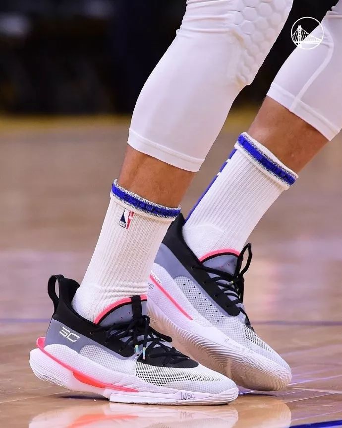 林书豪黄蜂配色战靴,林书豪12年球鞋