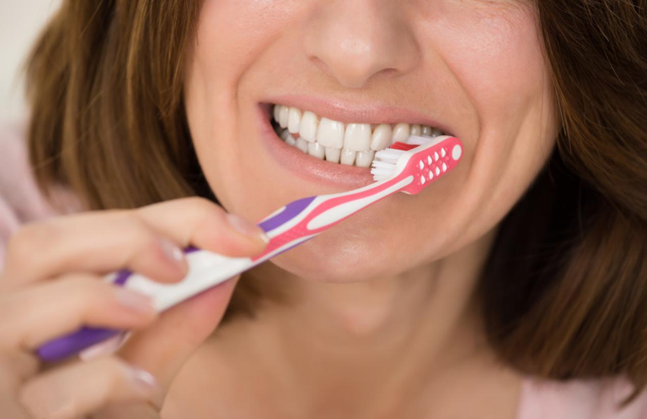 牙龈出血红肿怎么治疗最有效,牙龈肿容易出血怎么回事