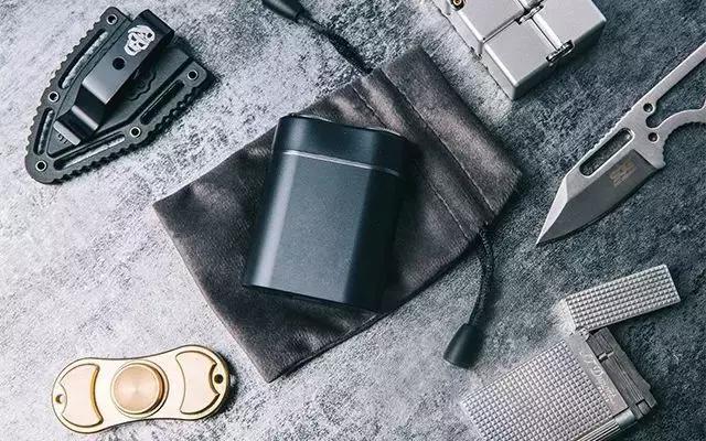 打火机大小的黑科技剃须刀,再硬的茬都能干掉,清洗相当容易