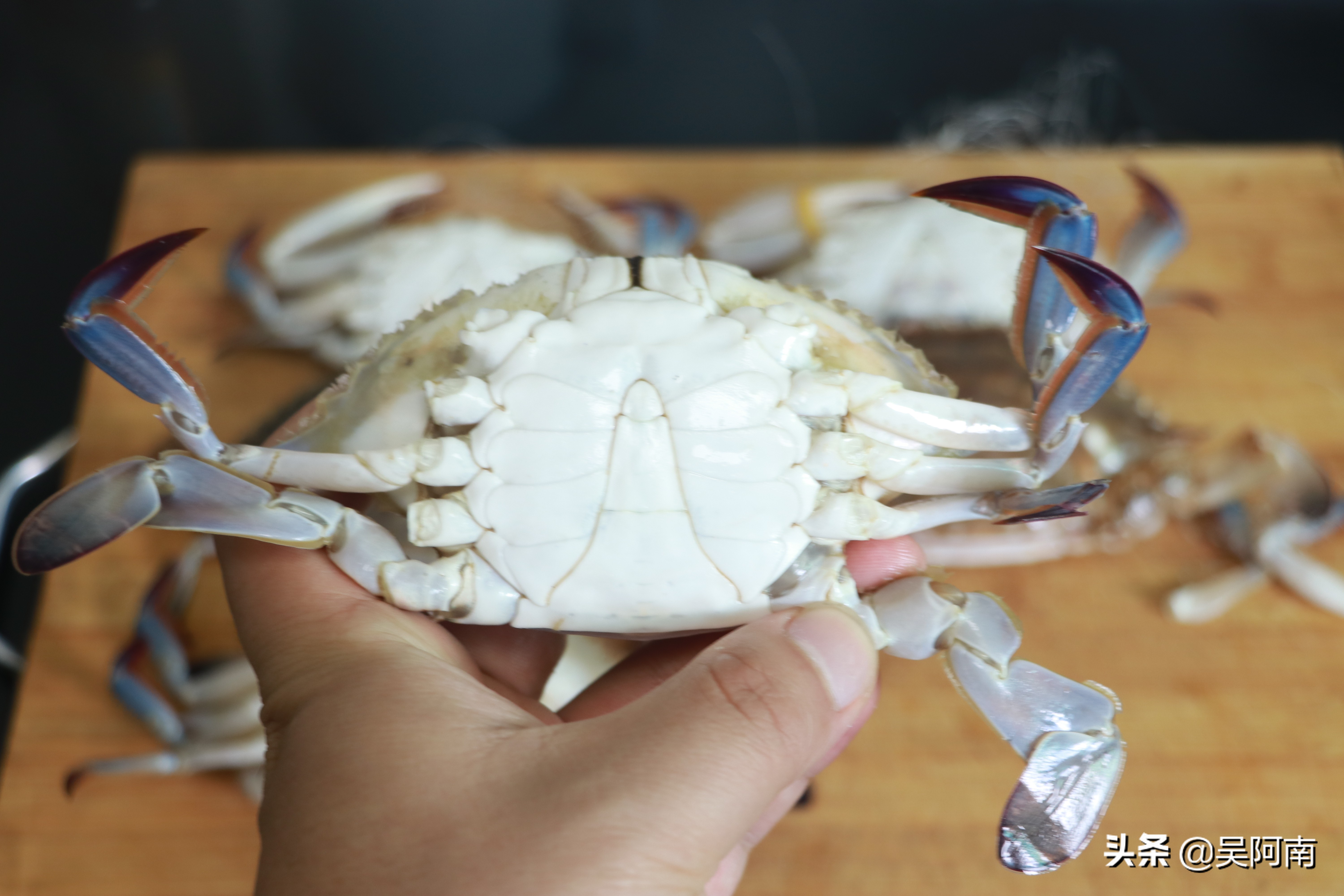 什么时候的螃蟹最肥美,教你挑选螃蟹的8个技巧