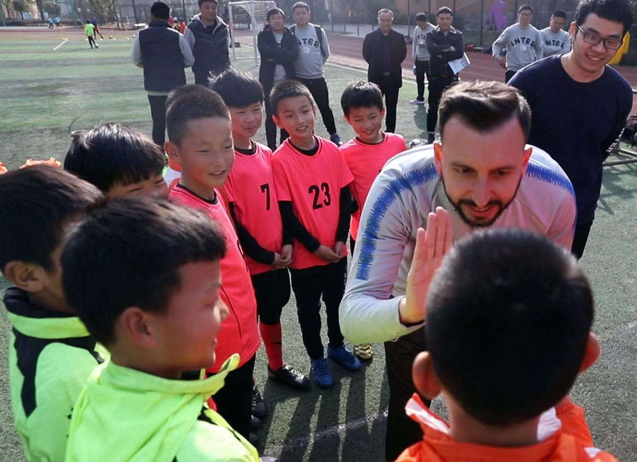 苏皖青三省基层足球教师齐聚一堂，“足球1+1”请来国米教练
