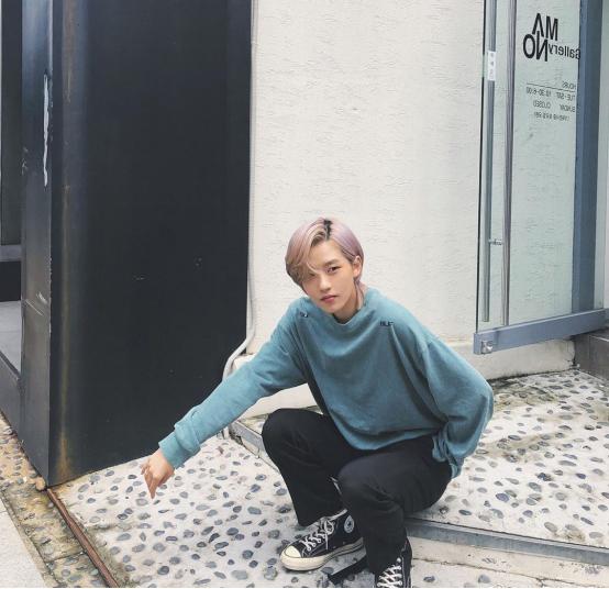 陆柯燃同款发型穿搭,陆柯燃金发造型摩登气质