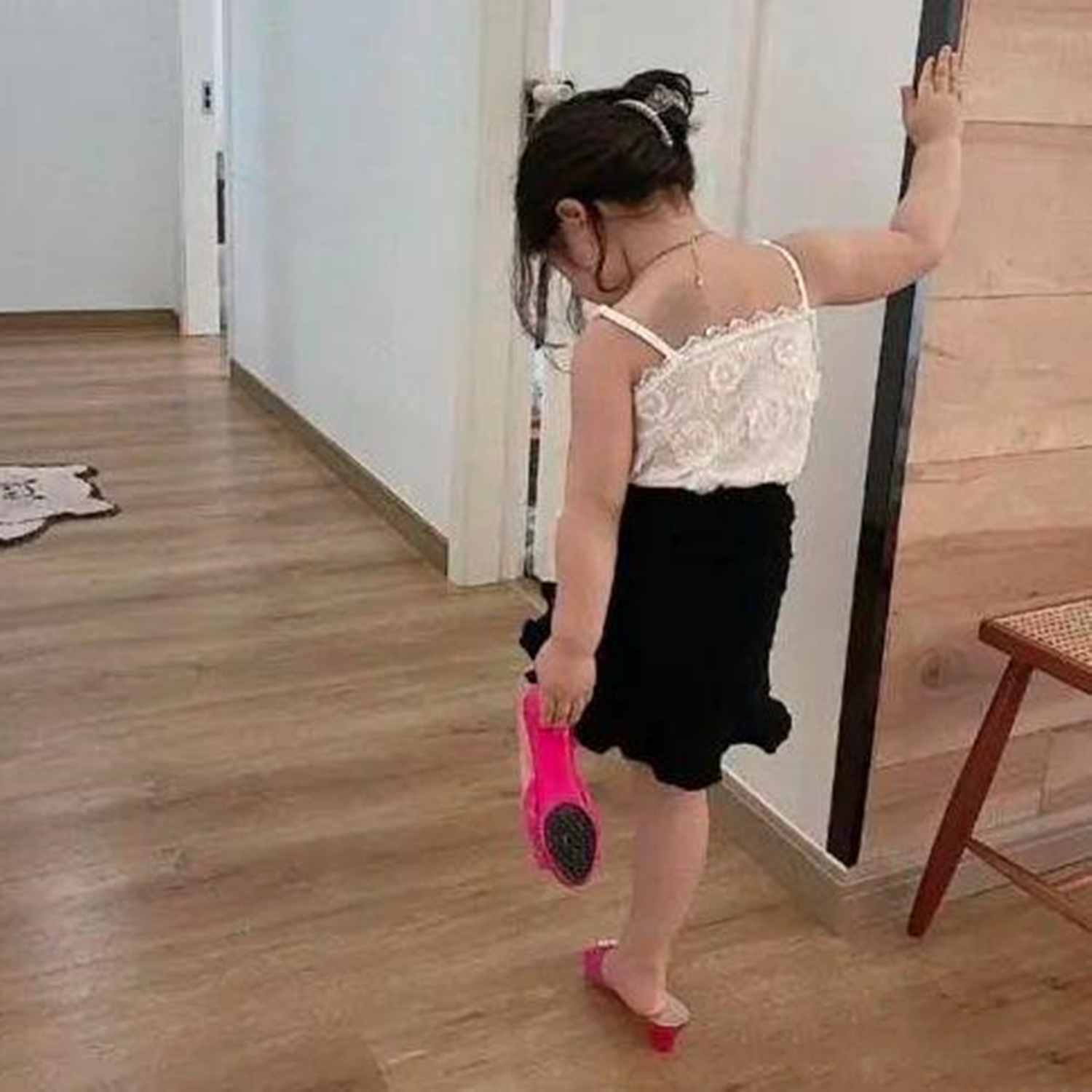 4岁儿童穿高跟鞋,小孩穿高跟鞋打扮