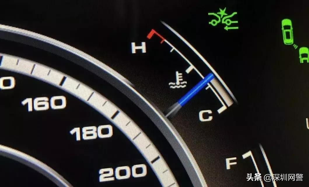 仪表盘故障灯亮起应对方法详解,仪表盘三个救命灯亮起就必须停车