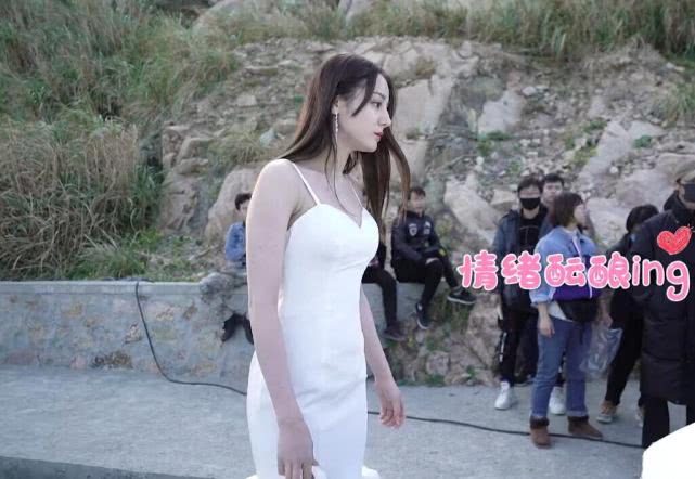 热巴演戏一直皱眉,热巴节目发脾气