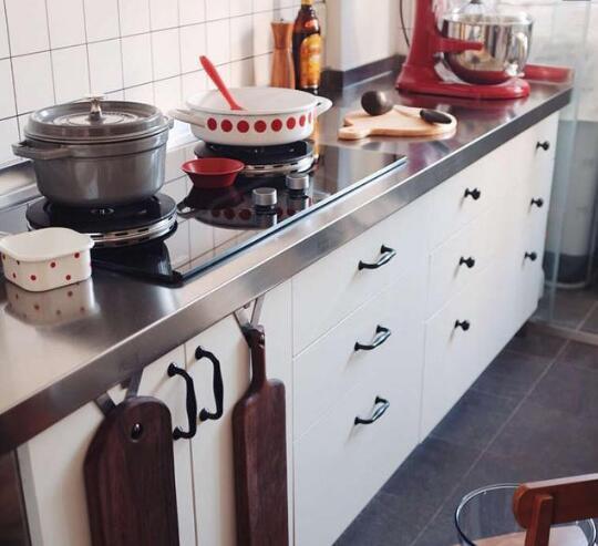 为啥不推荐不锈钢台面呢,用了几年的不锈钢