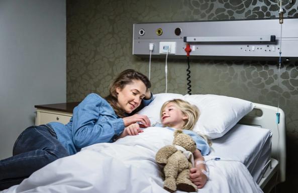 医院验血验尿科的英文,有些发烧需要打针用英语怎么说