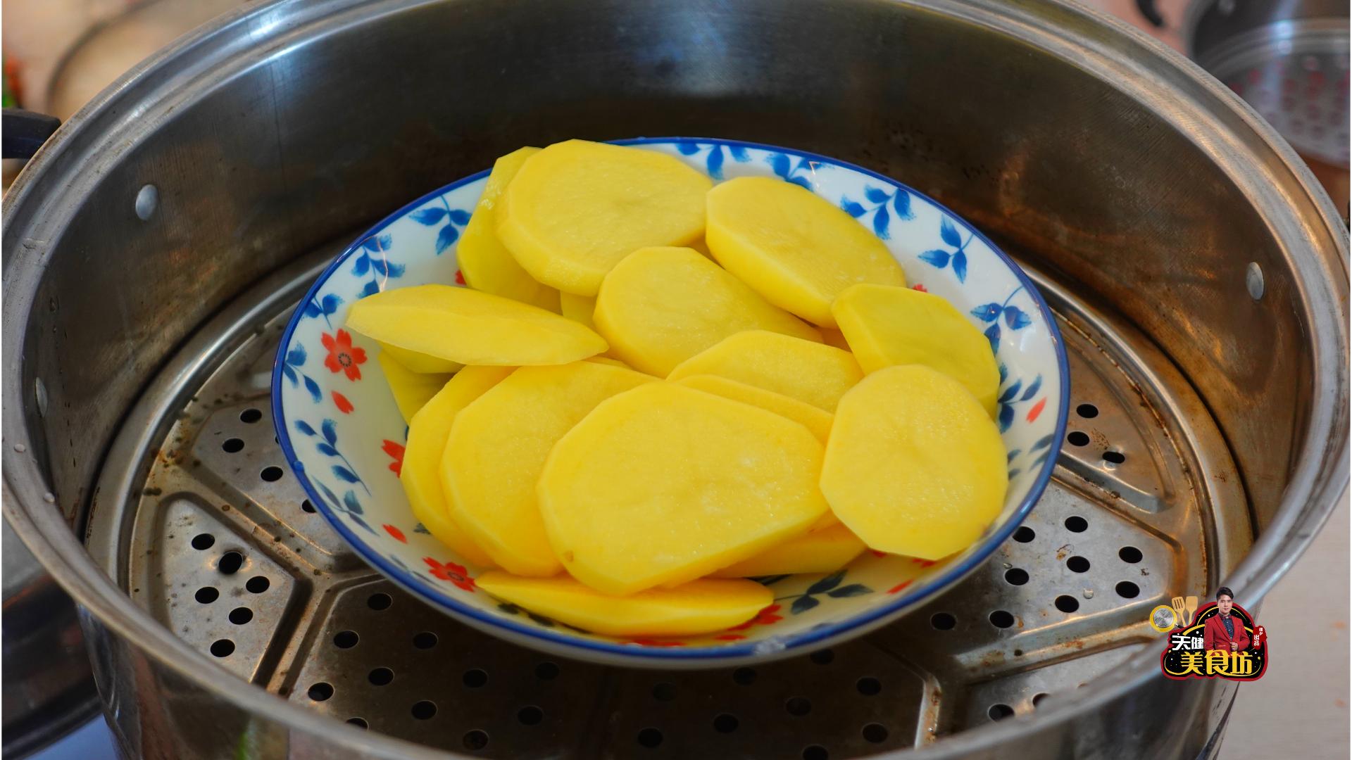 蒸土豆丸子的最简单做法大全图解,炸好的牛肉丸子和土豆怎么做好吃