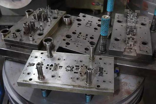 玉汝于成一往无前,玉汝于成奋勇争先