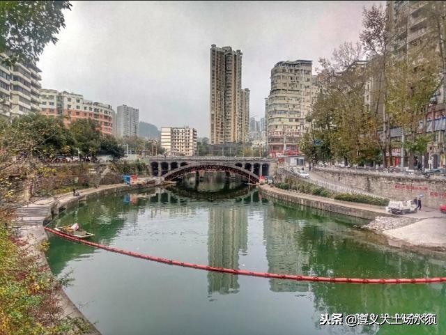 在冬天里看遵义湘江河上的秋色