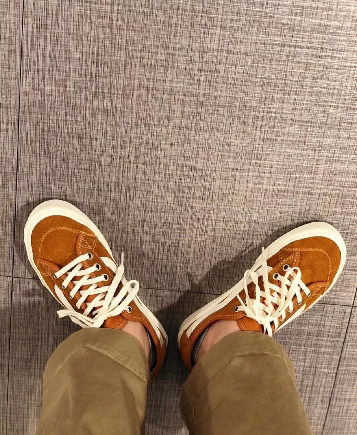 vansoffthewall白色荧光,offthewall的vans是真的吗