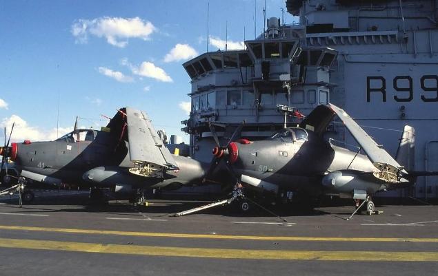 航母甲板光学助降系统,斜角弹射器