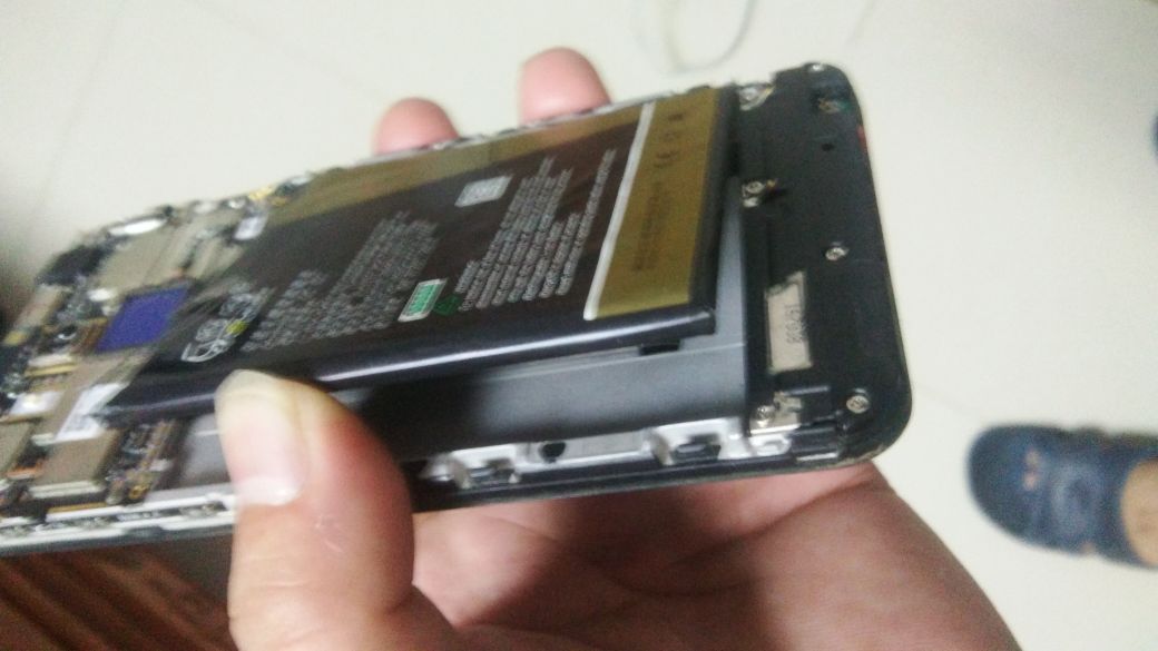 手机换电池维修小技巧视频,手把手教换手机电池