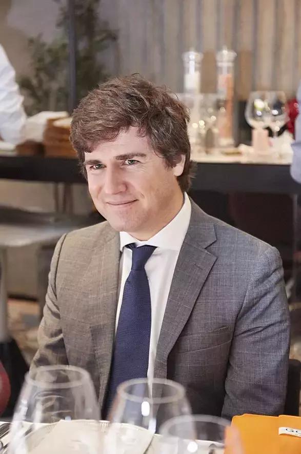 他来自700年历史的干邑家族，把古老的香槟Gosset在亚洲发扬光大