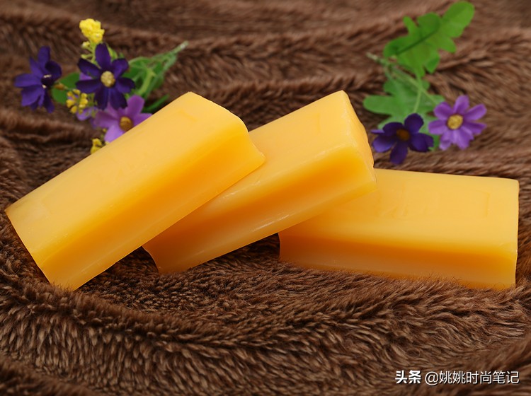 衣服没掉色为什么衣服会染色,衣服褪色和染色的区别