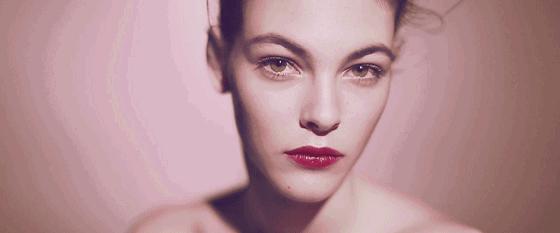 怎样能让底妆干净透亮,想让妆容干净持久选对底妆很关键