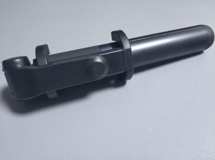 带遥控自拍支架最新款拍摄神器,便携自拍杆神器