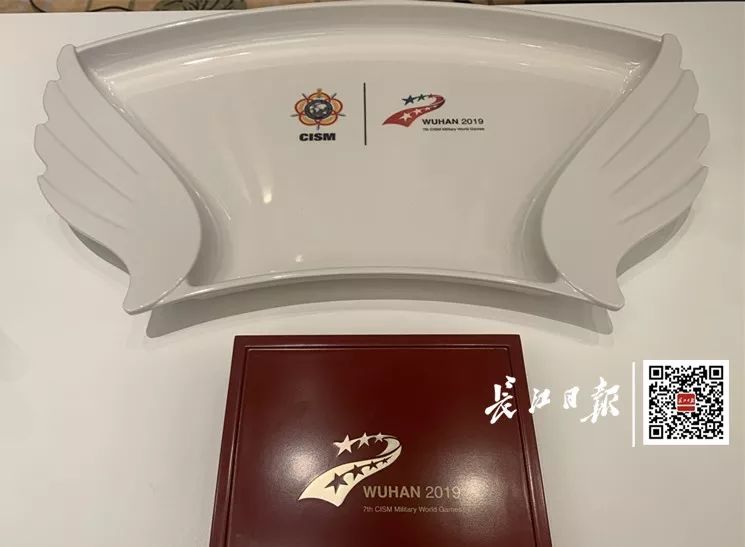 2019武汉军运会中国奖牌,武汉军运会颁奖礼服