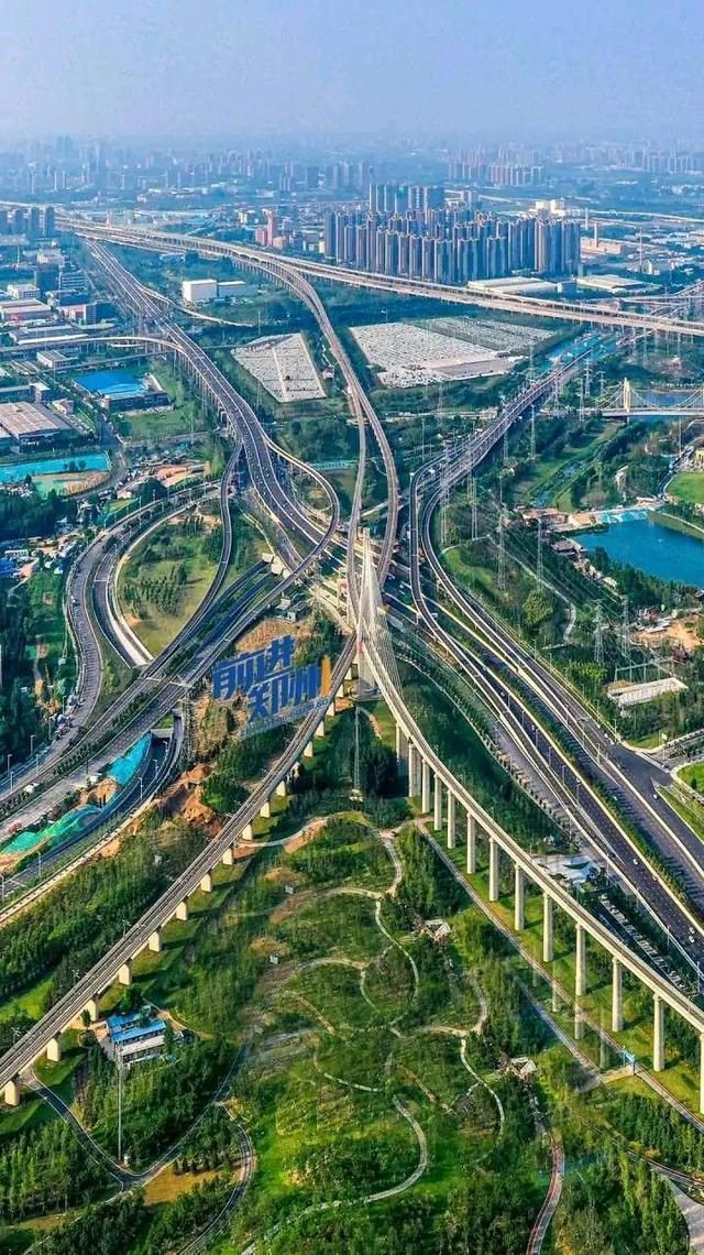 郑州城市建设工程,郑州和武汉城市建设哪个好