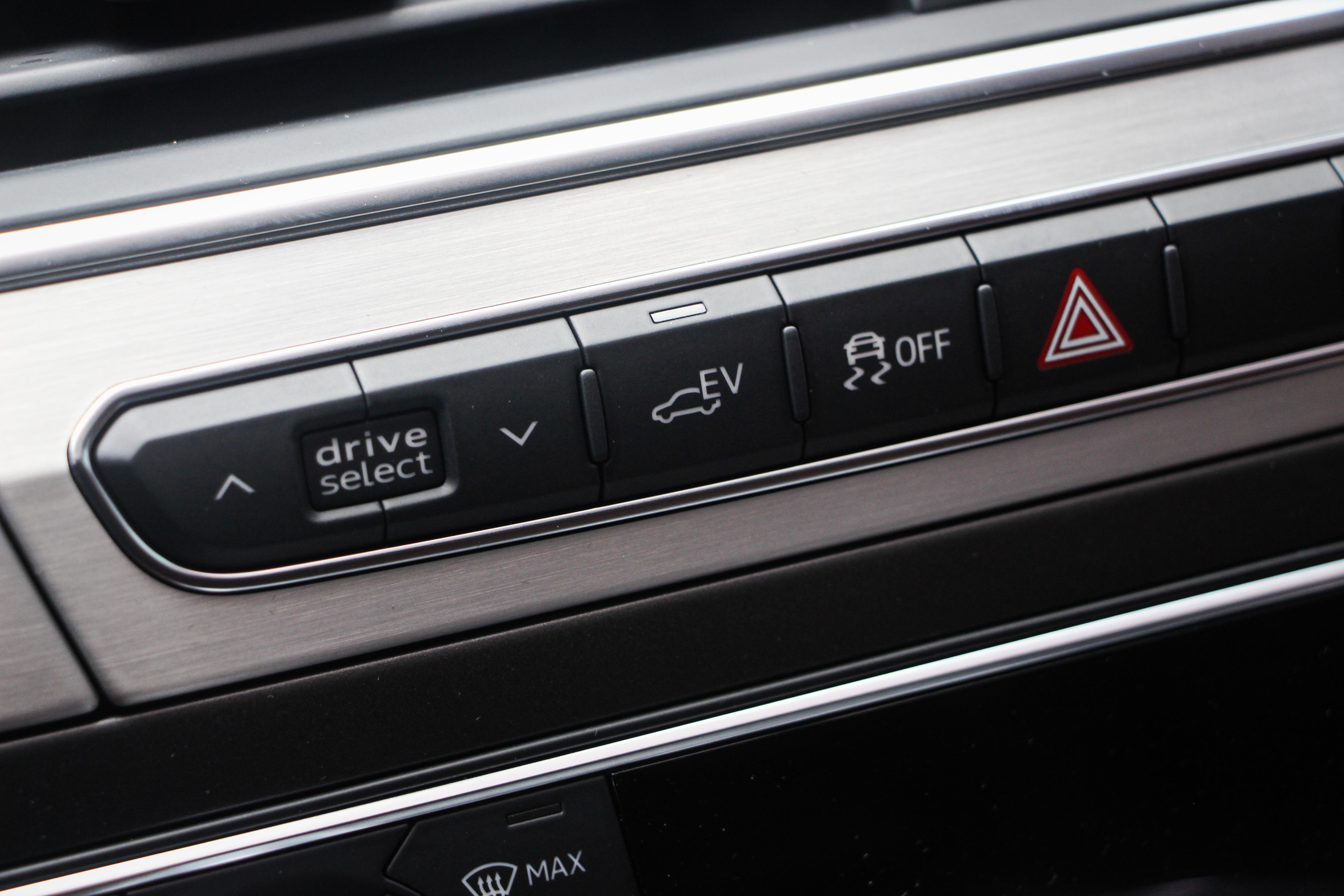 郑州奥迪a8不交停车费,奥迪车主不交停车费后续