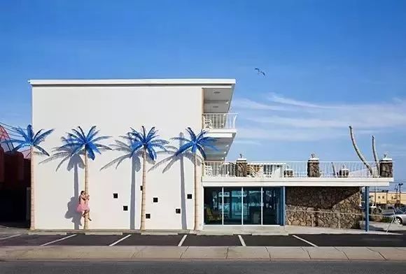 穿着15年的蓬蓬裙的中年男人,粉色蓬蓬裙穿了14年