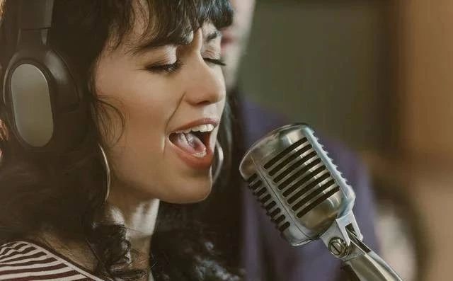 美声共鸣正确发声方法,美声唱法技巧和发声方法