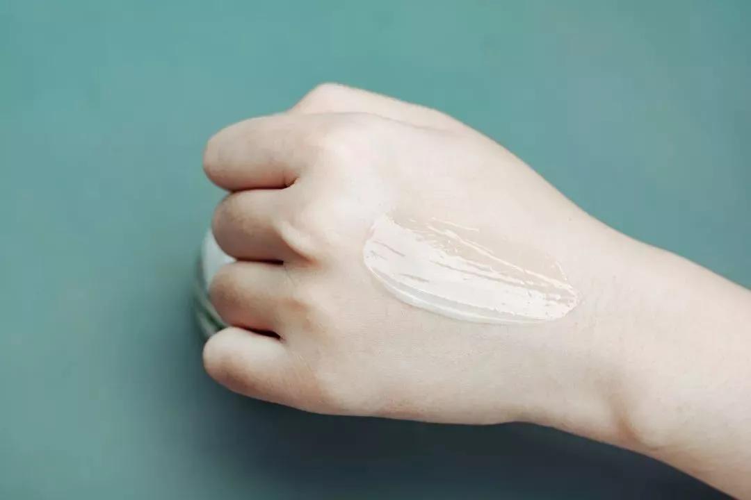 雅诗兰黛日本产的眼霜,用了雅诗兰黛皱纹更明显了