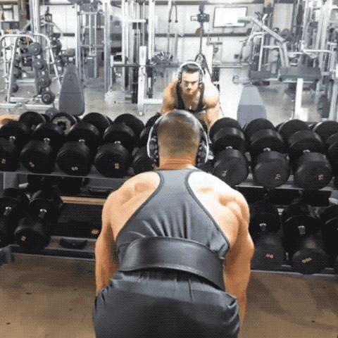 倒三角身材背部训练教程,怎样迅速练出倒三角形身材