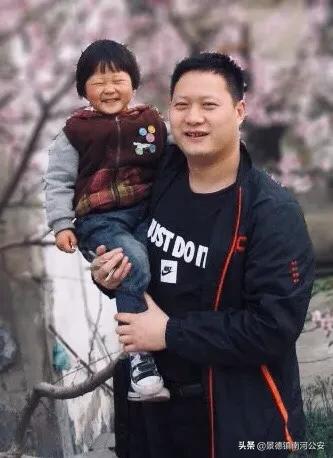 海边警察找到尸体,在水下找到人的尸体