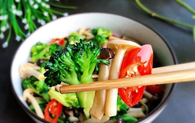 便秘最怕一物炒菜放一点快速通便,便秘最好的通便菜