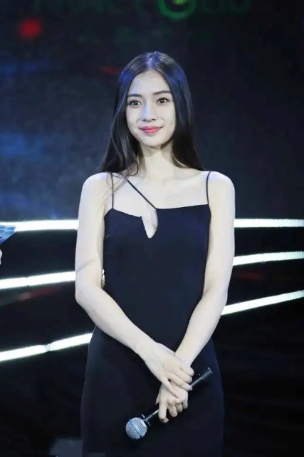 杨颖吊带裙造型,杨颖黑色单肩裙