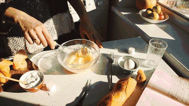 蛋黄蛋白打发视频教程,有蛋黄的蛋白怎么打发