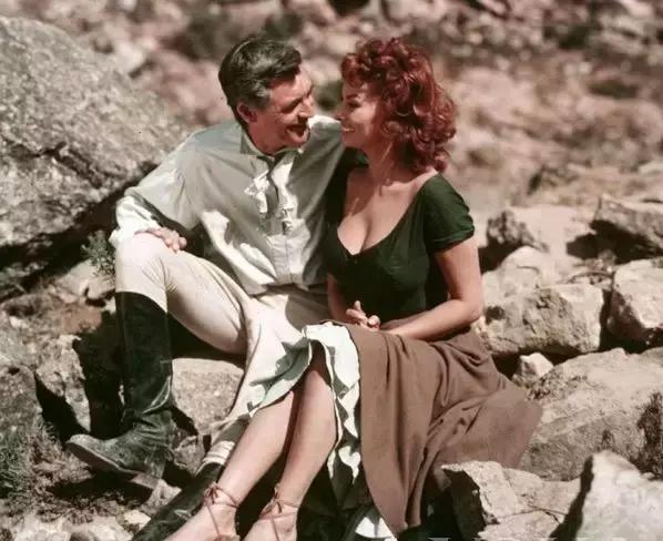 索菲亚写真照全集,索菲亚身材大秀