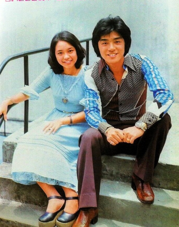 香江群音所有歌手名单,霞光万道原唱陈秋霞