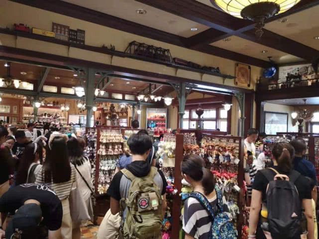 香港迪士尼今年首季盈利创新高,香港迪士尼亏损还是盈利