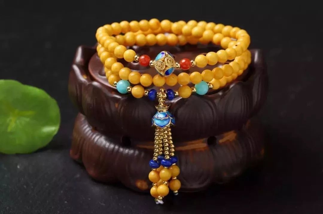 属马的适合戴什么生肖的手串,本命年戴什么生肖手串