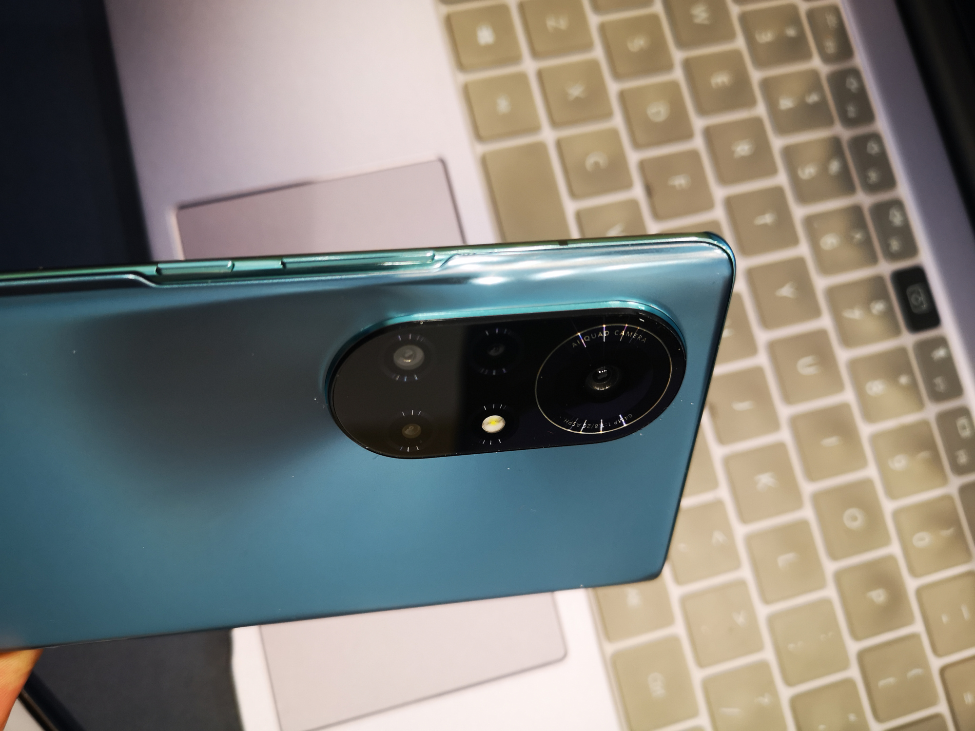 华为nova8pro变黑白屏幕,华为nova8pro升级2.0.0.220如何