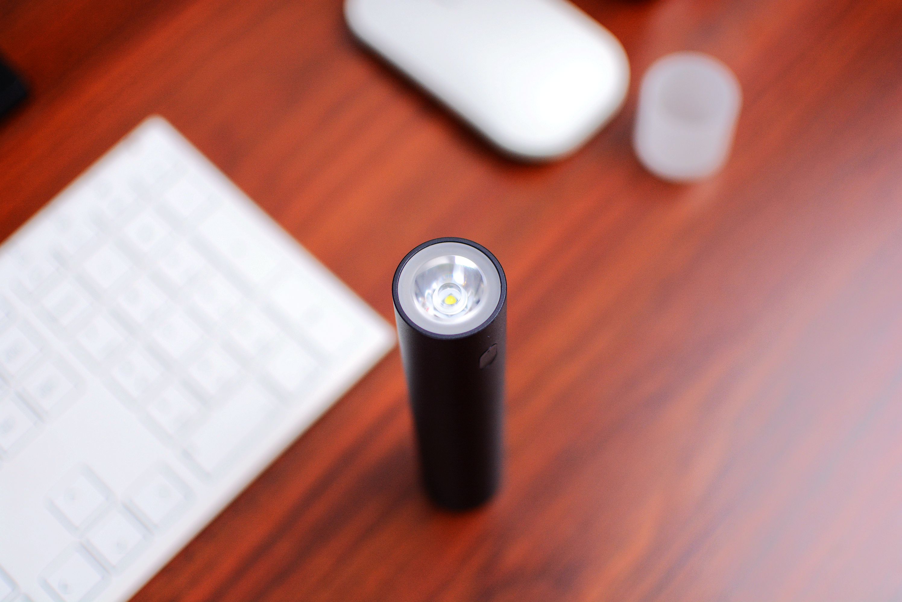 紫米手电筒和极蜂手电筒,小米新款多功能手电筒