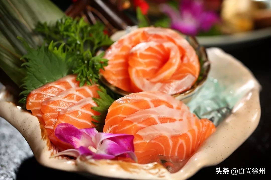 徐州发现超魔幻烧肉酒场，颜值赛高！可以大口吃肉大口喝酒！