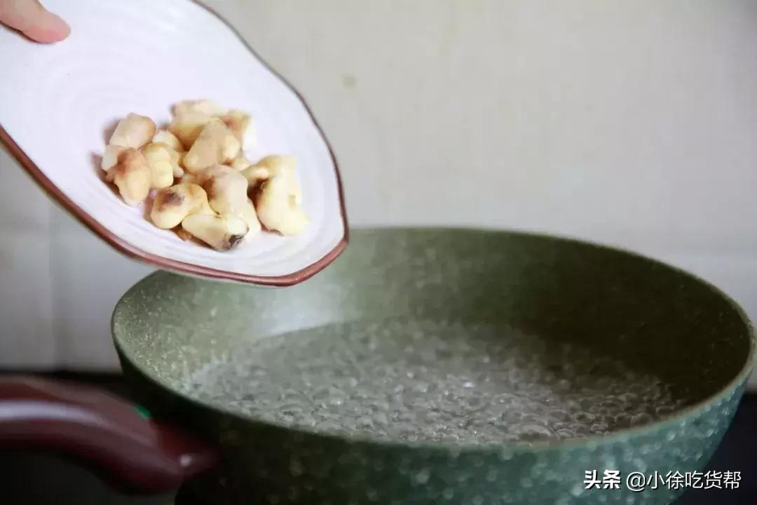 砂锅菱角红烧肉,菱角的功效与作用孕妇