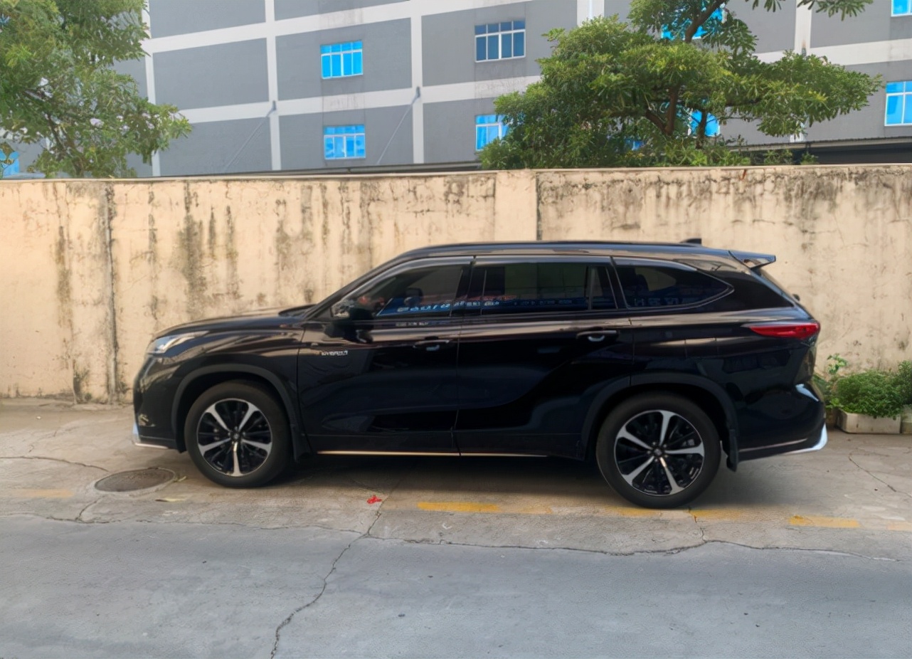 陆放皇冠suv双擎真实油耗,丰田皇冠陆放长途油耗多少